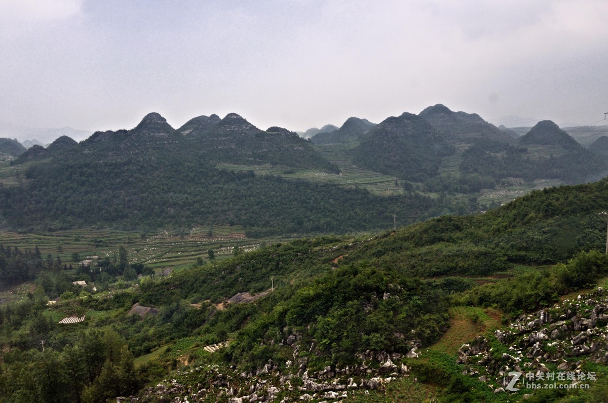 火车上拍摄---贵州山区