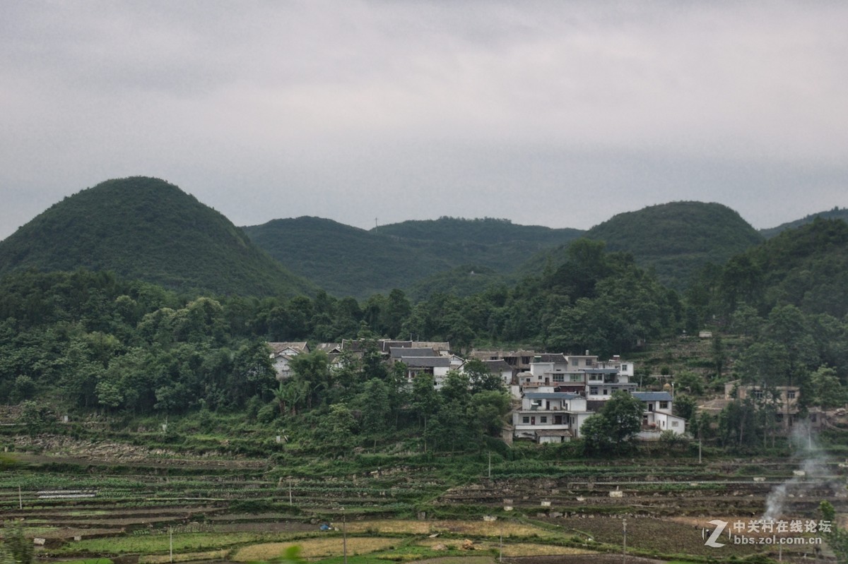 火车上拍摄---贵州山区