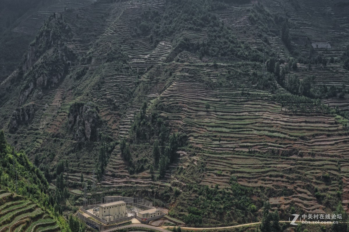 火车上拍摄---贵州山区