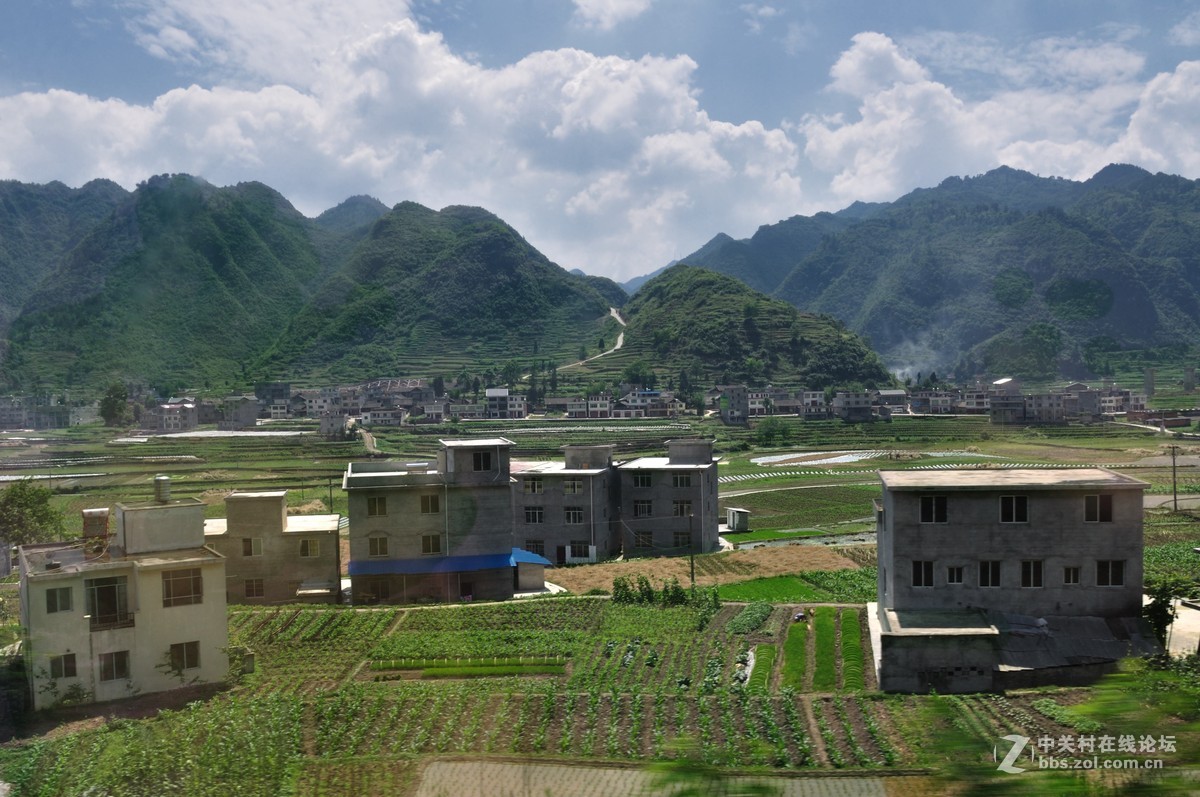 火车上拍摄---贵州山区