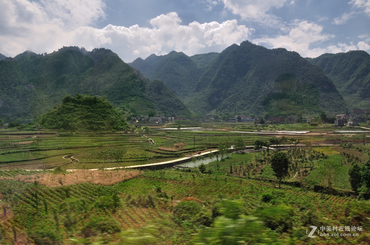 火车上拍摄---贵州山区