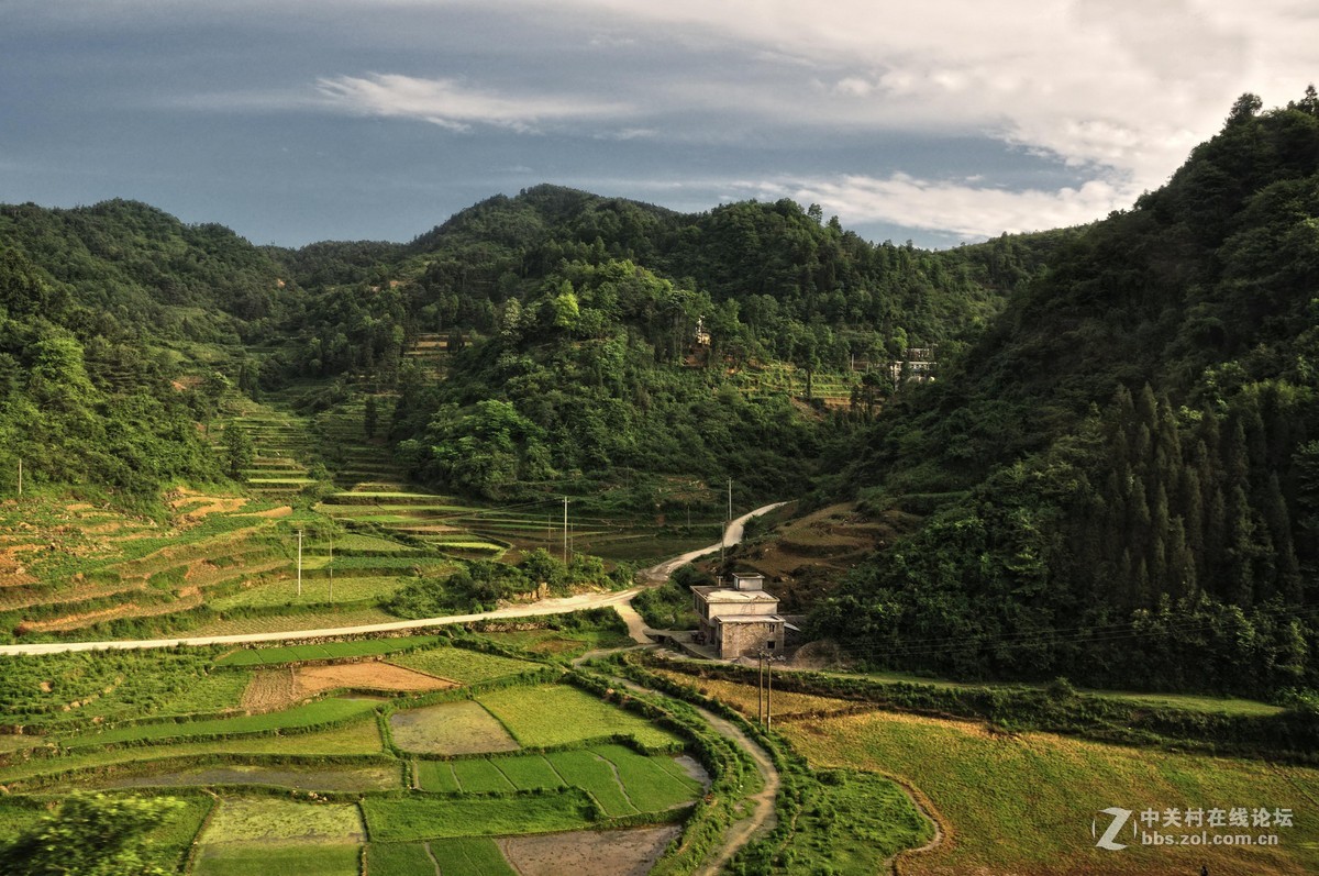 火车上拍摄---贵州山区
