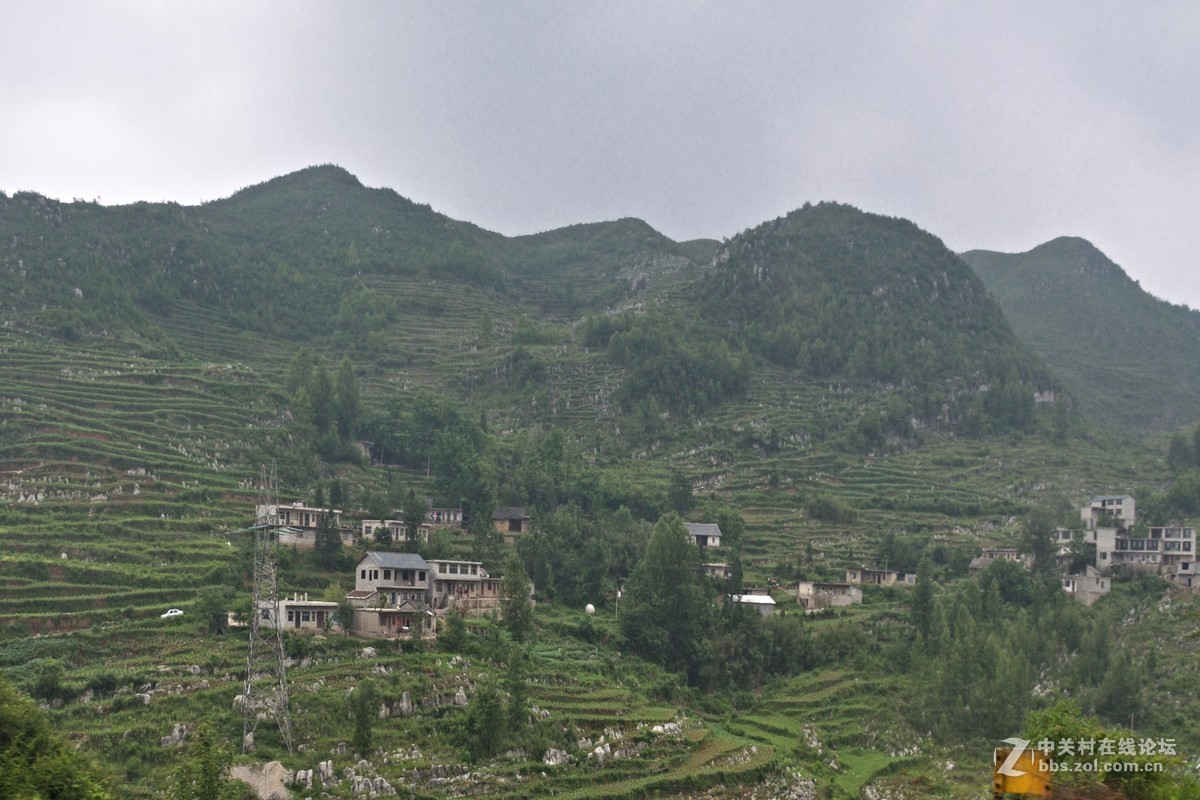 火车上拍摄---贵州山区