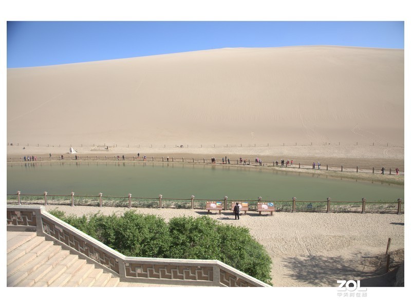 新疆沙漠月牙湖