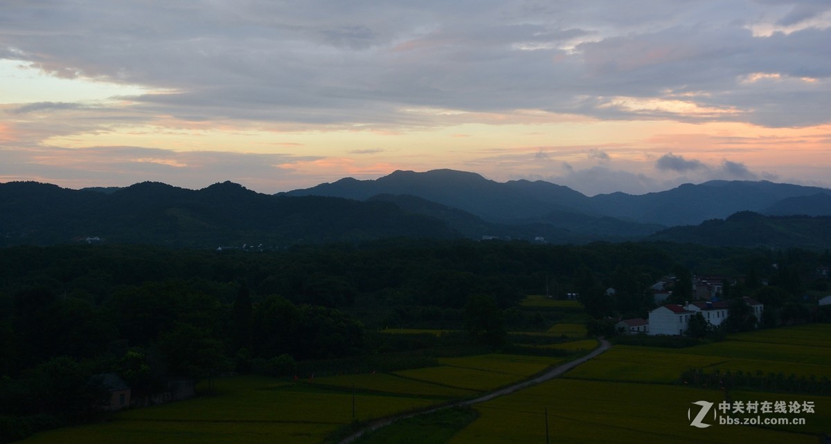 安徽庐江风光静静的小山村