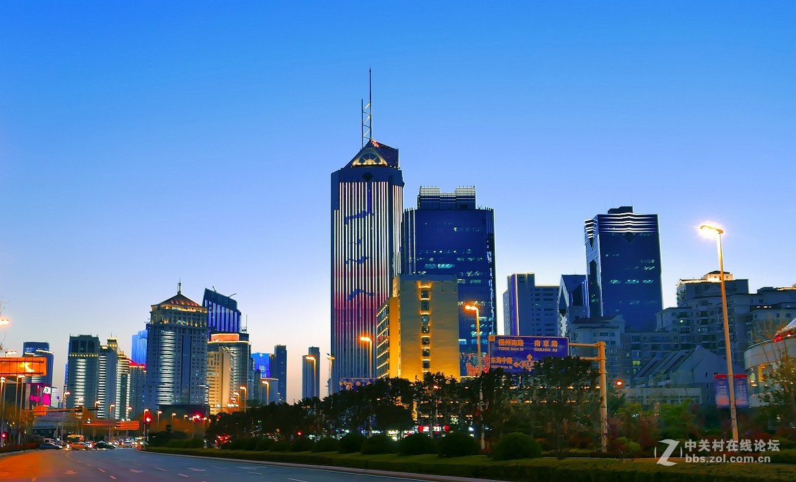 《青岛五四广场夜景》随便说个拍夜景的最佳时机，这点很重要，直接影响到图的美观