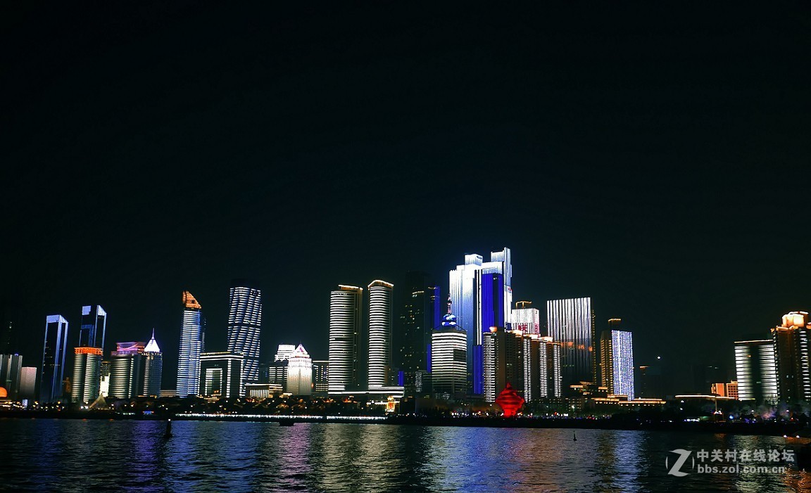 《青岛五四广场夜景》随便说个拍夜景的最佳时机，这点很重要，直接影响到图的美观