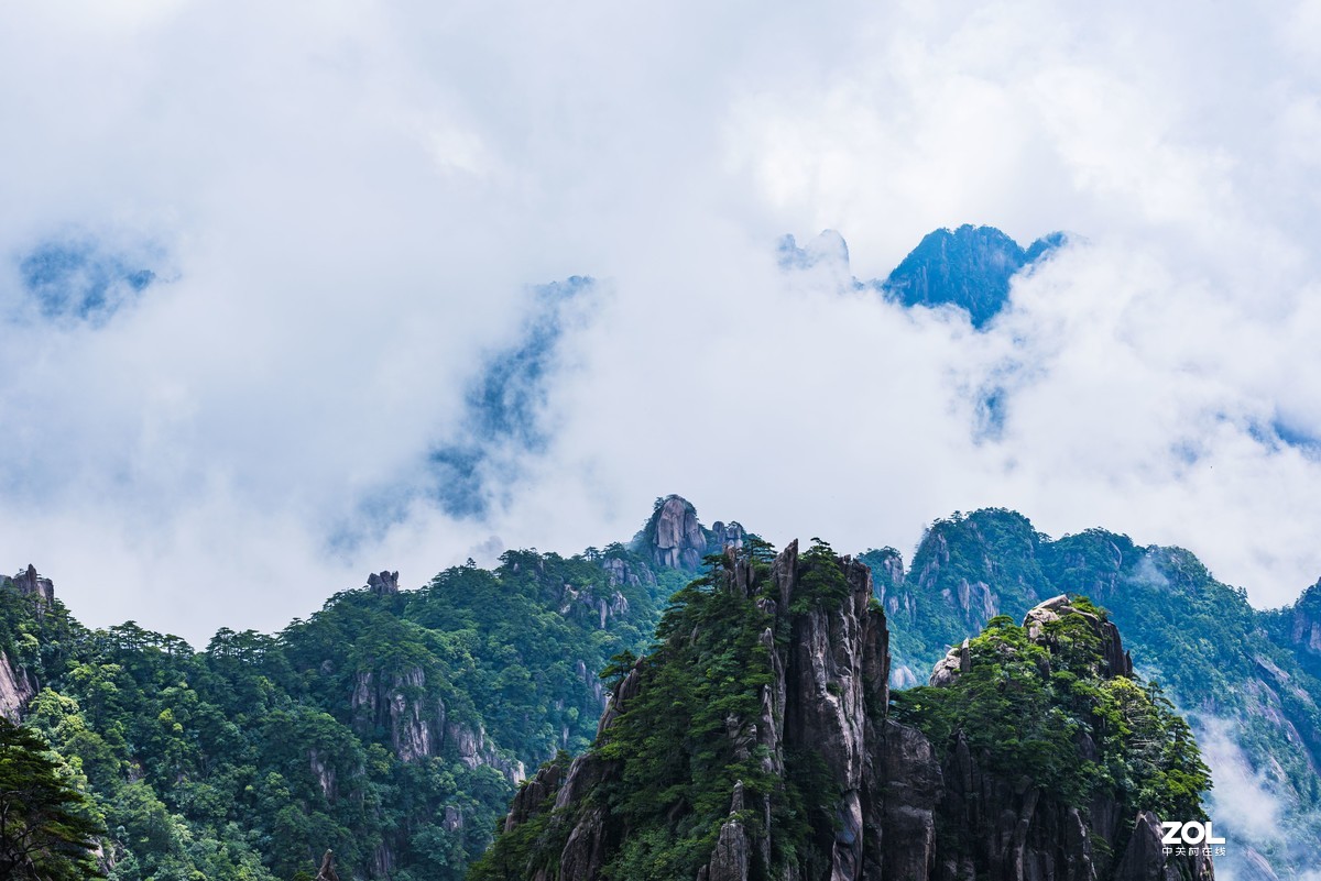 七月赴徽州，登黄山游宏村