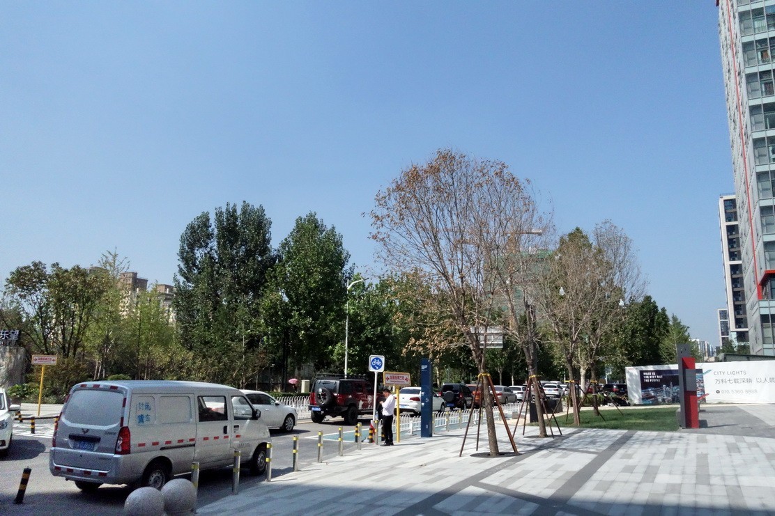 2019-08-25 一南一北看了两个售楼处