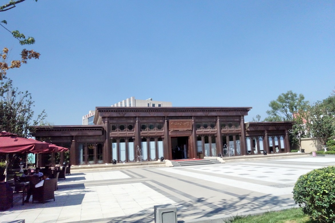 2019-08-25 一南一北看了两个售楼处