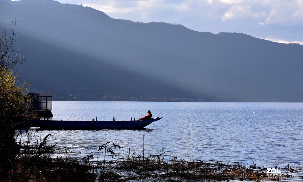 傍晚的泸沽湖