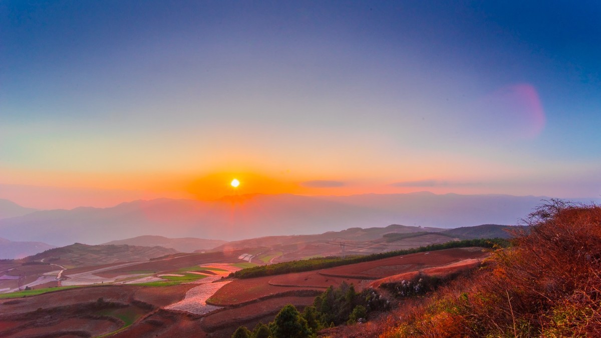 彩云之南之红土地东川锦绣园的日出时分