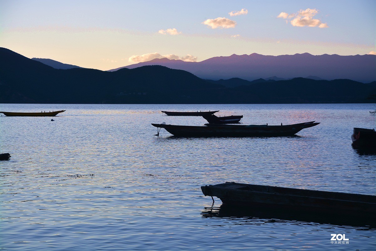 傍晚的泸沽湖