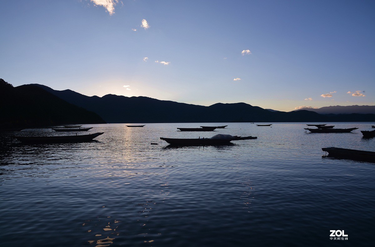 傍晚的泸沽湖
