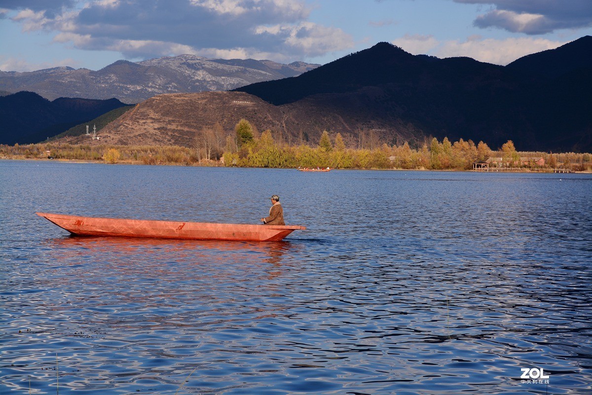 傍晚的泸沽湖