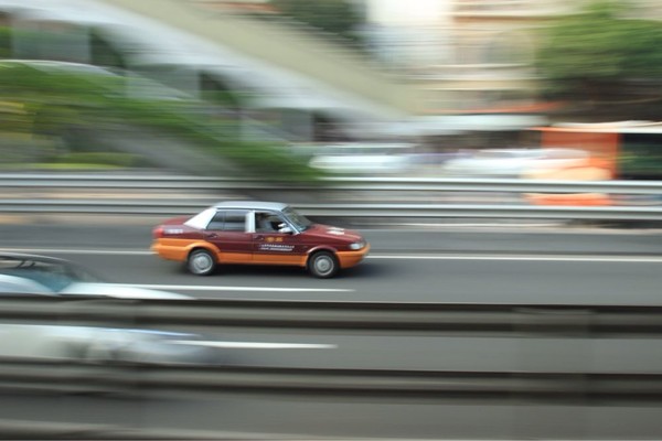 摇拍摄影手法，如何设置对焦与快门速度