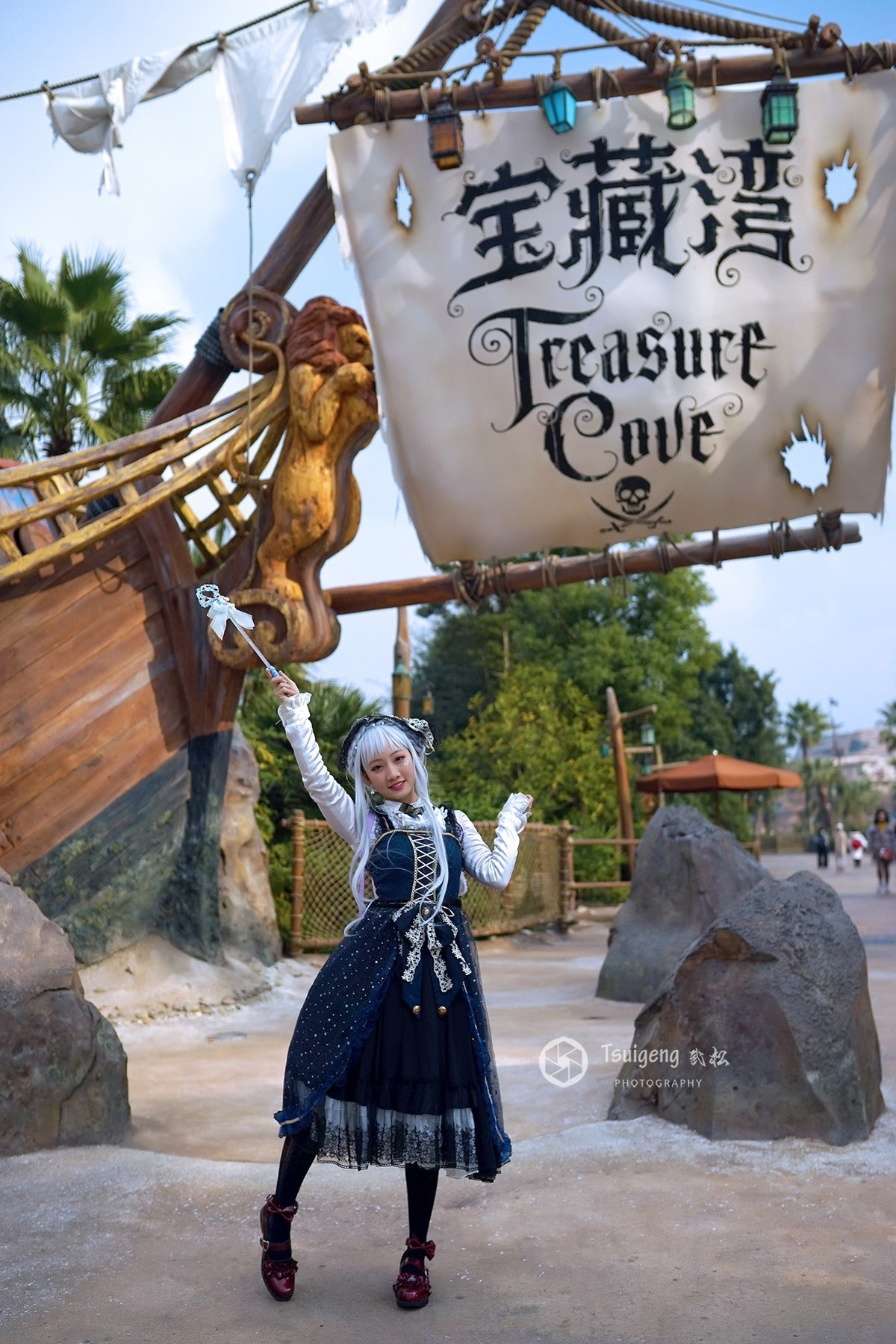 和尼克·王尔德合影