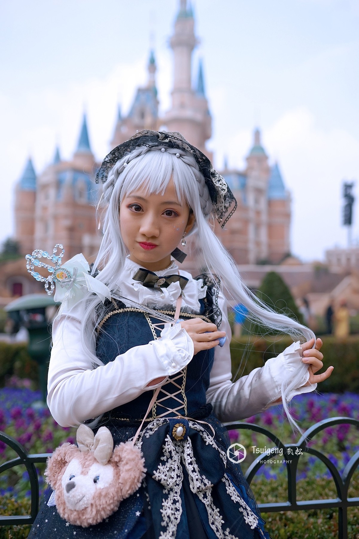 和尼克·王尔德合影