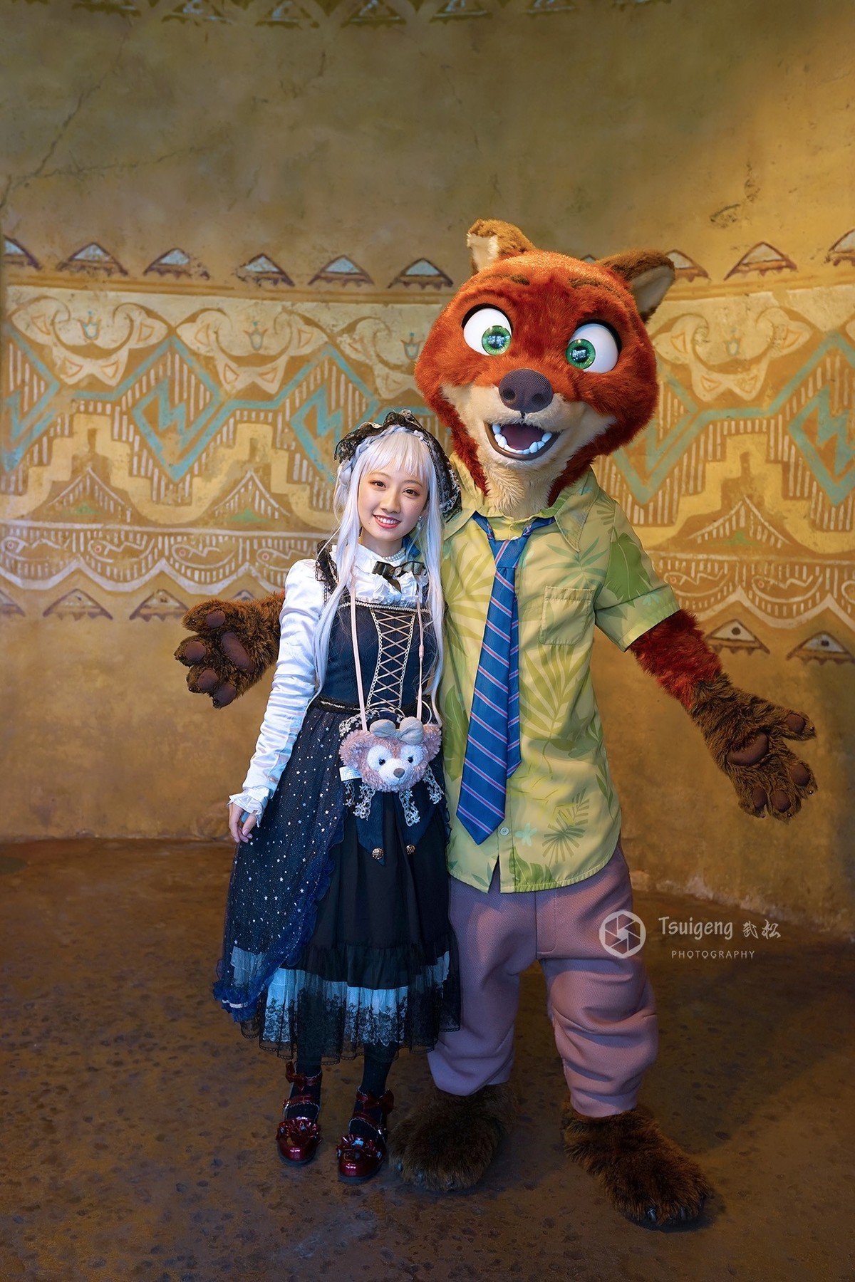 和尼克·王尔德合影