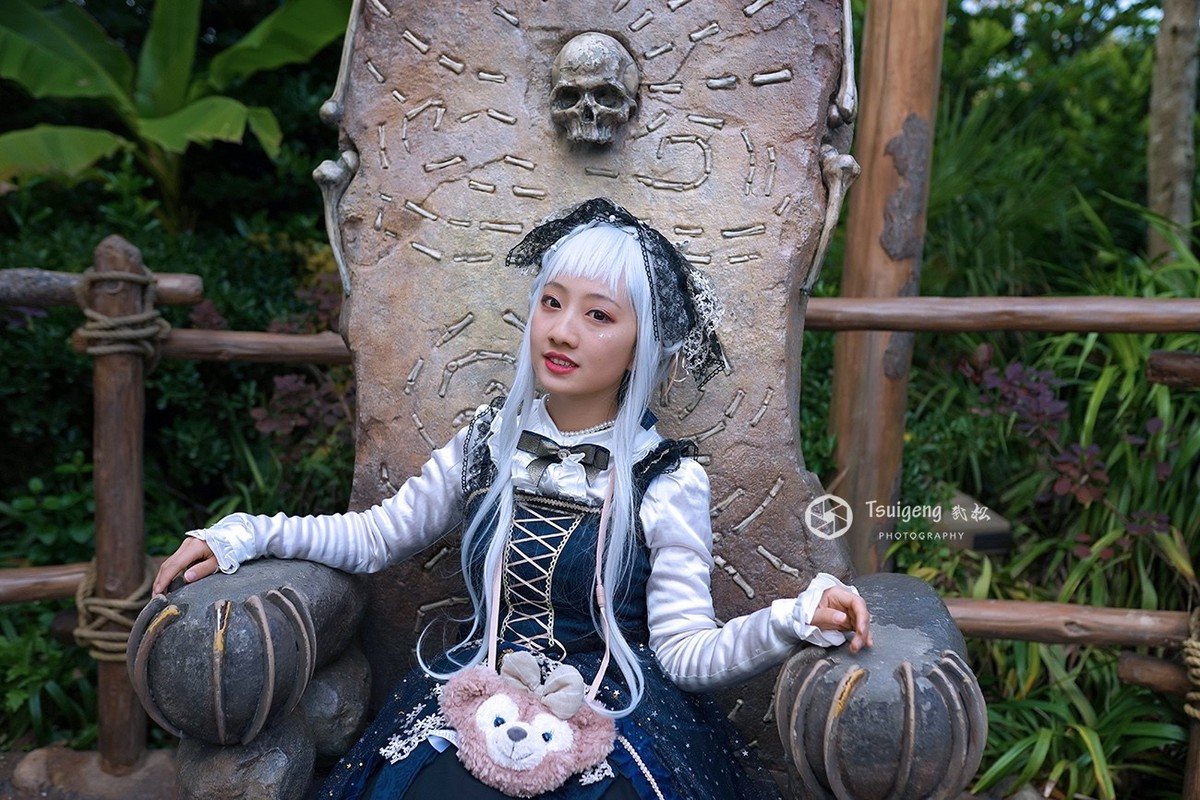 和尼克·王尔德合影