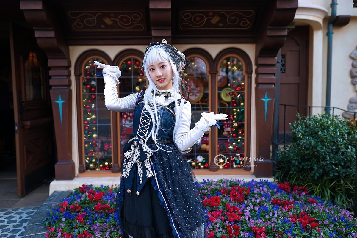 和尼克·王尔德合影