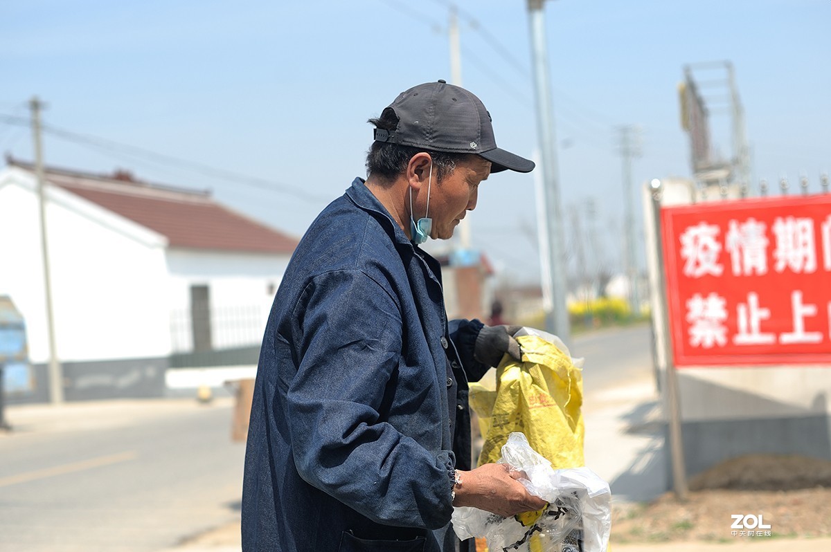 炸爆米花的老头