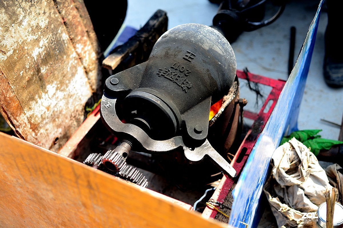 炸爆米花的老头