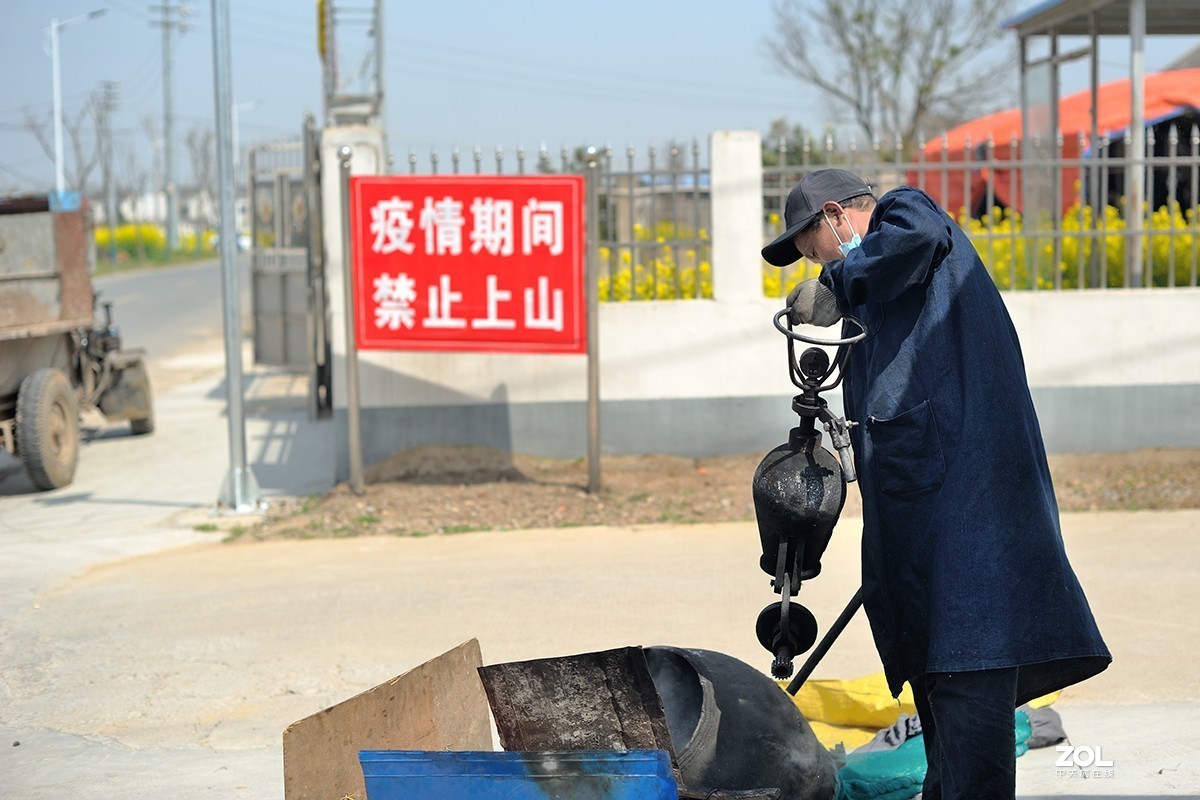 炸爆米花的老头