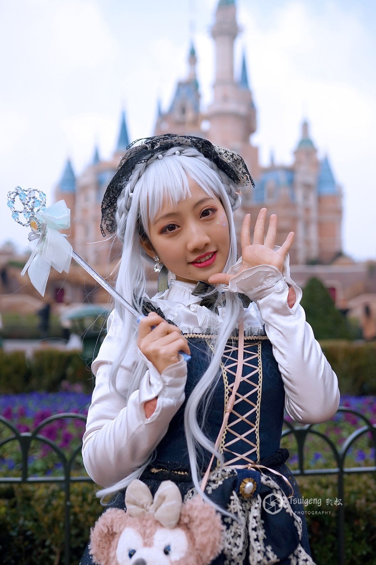 和尼克·王尔德合影