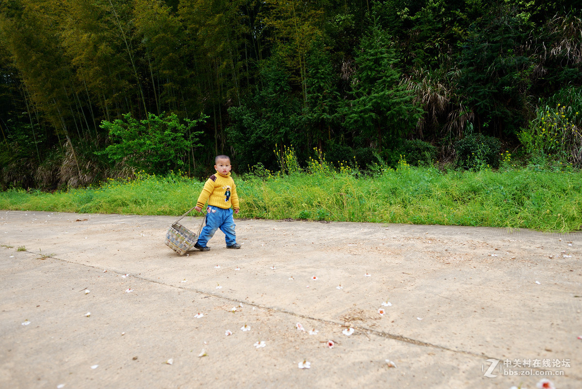乡村小男孩