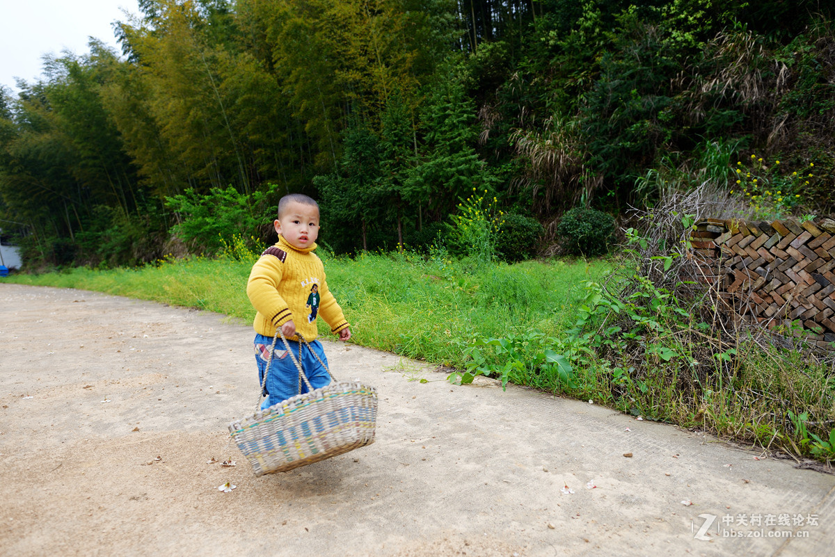乡村小男孩