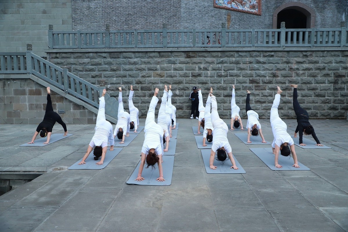 瑜伽能给予你自信、健康和美好