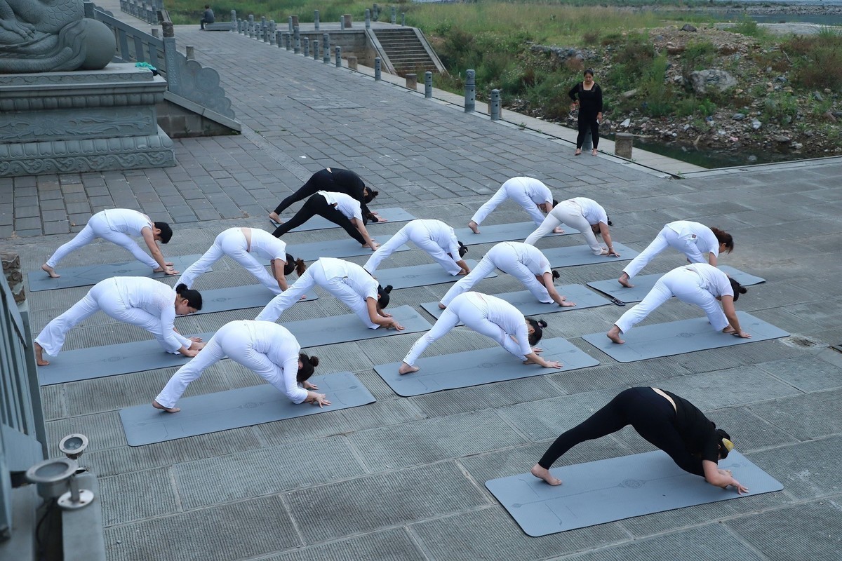 瑜伽能给予你自信、健康和美好