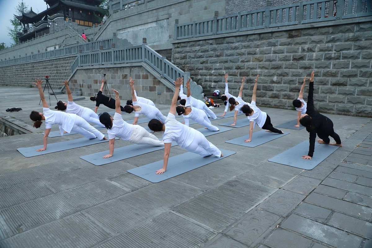 瑜伽能给予你自信、健康和美好