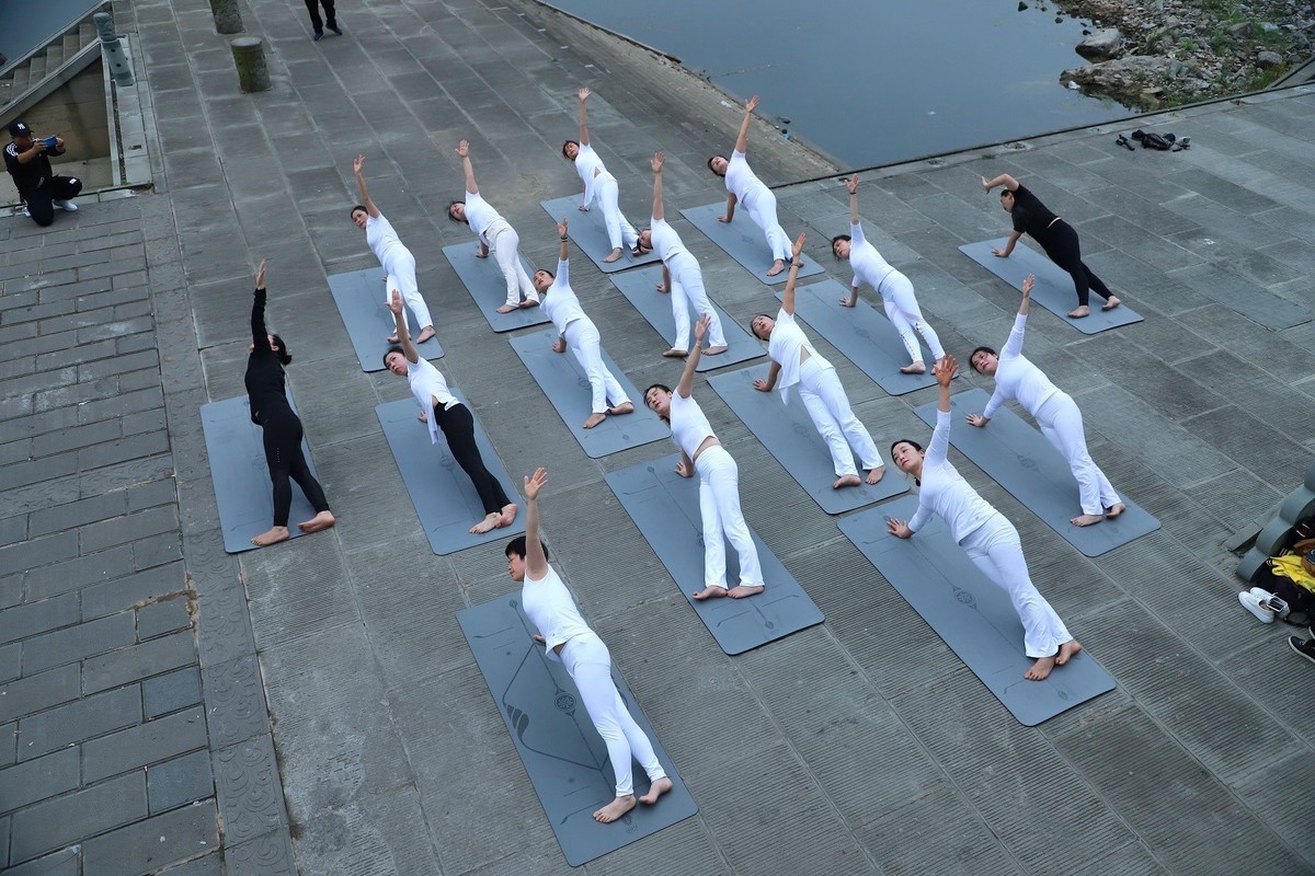 瑜伽能给予你自信、健康和美好