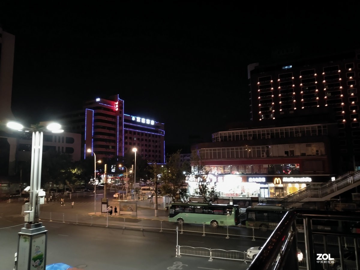 2019夏 京津鲁豫之旅（23）夜色下的郑州站