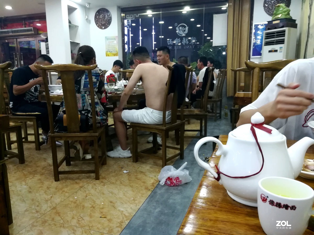 2019夏 京津鲁豫之旅（23）夜色下的郑州站