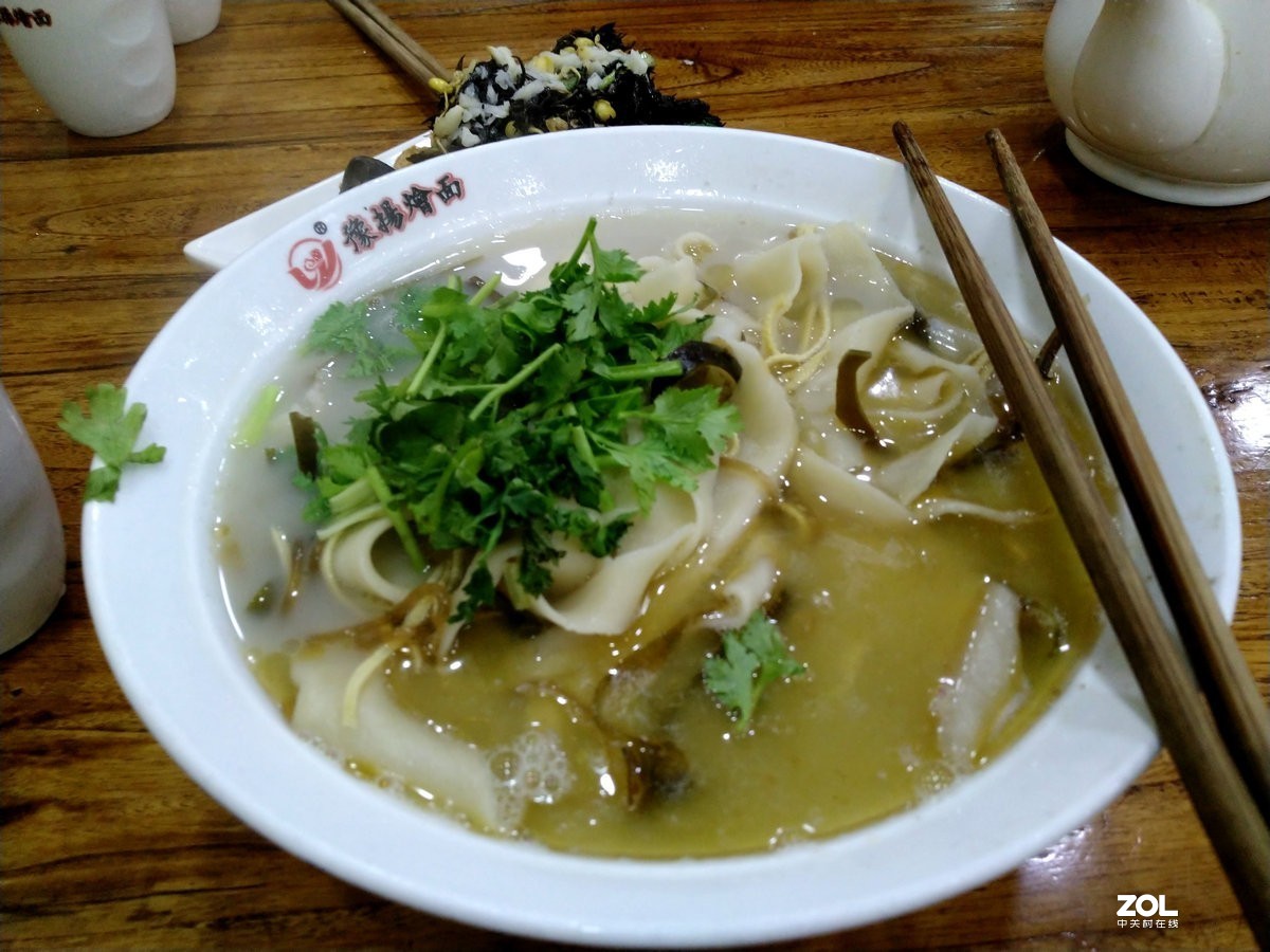 2019夏 京津鲁豫之旅（23）夜色下的郑州站