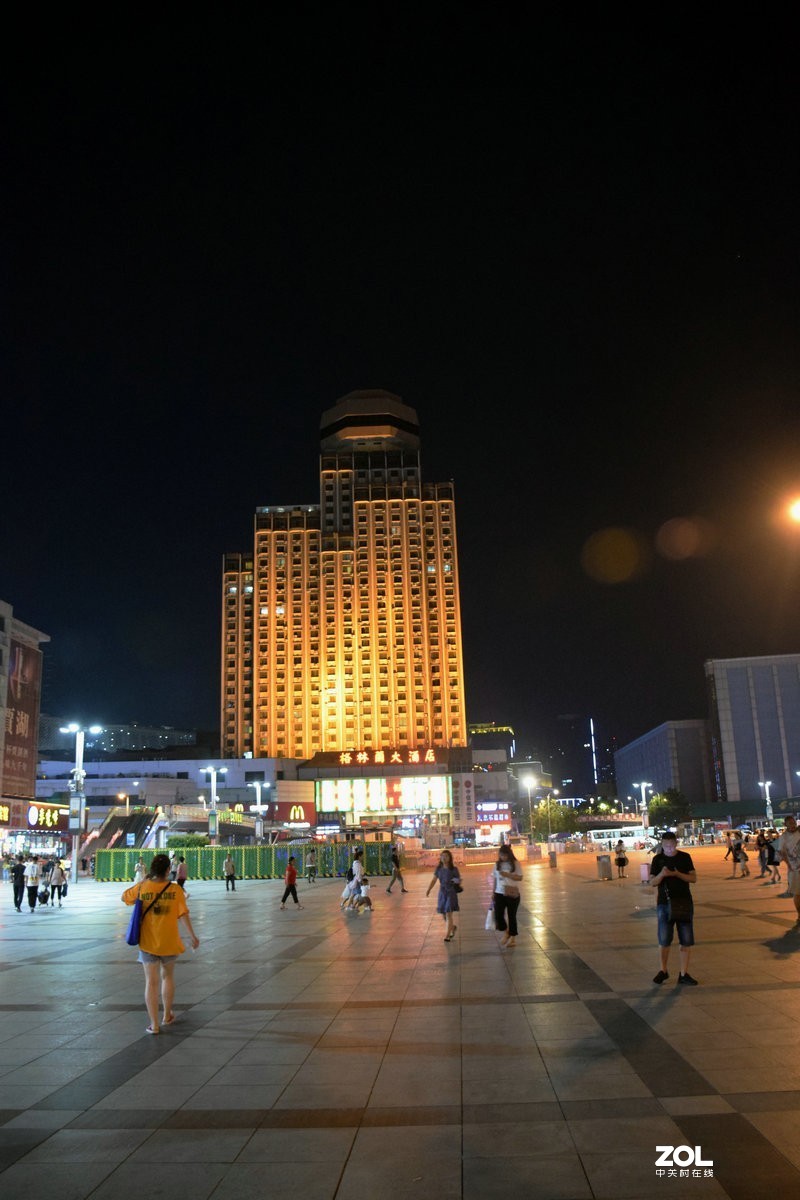 2019夏 京津鲁豫之旅（23）夜色下的郑州站