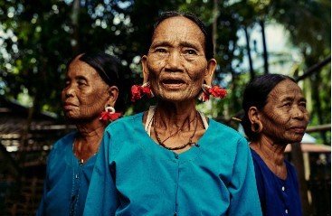 揭秘缅甸马根族妇女“纹面”背后的真相?