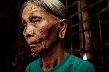 揭秘缅甸马根族妇女“纹面”背后的真相?