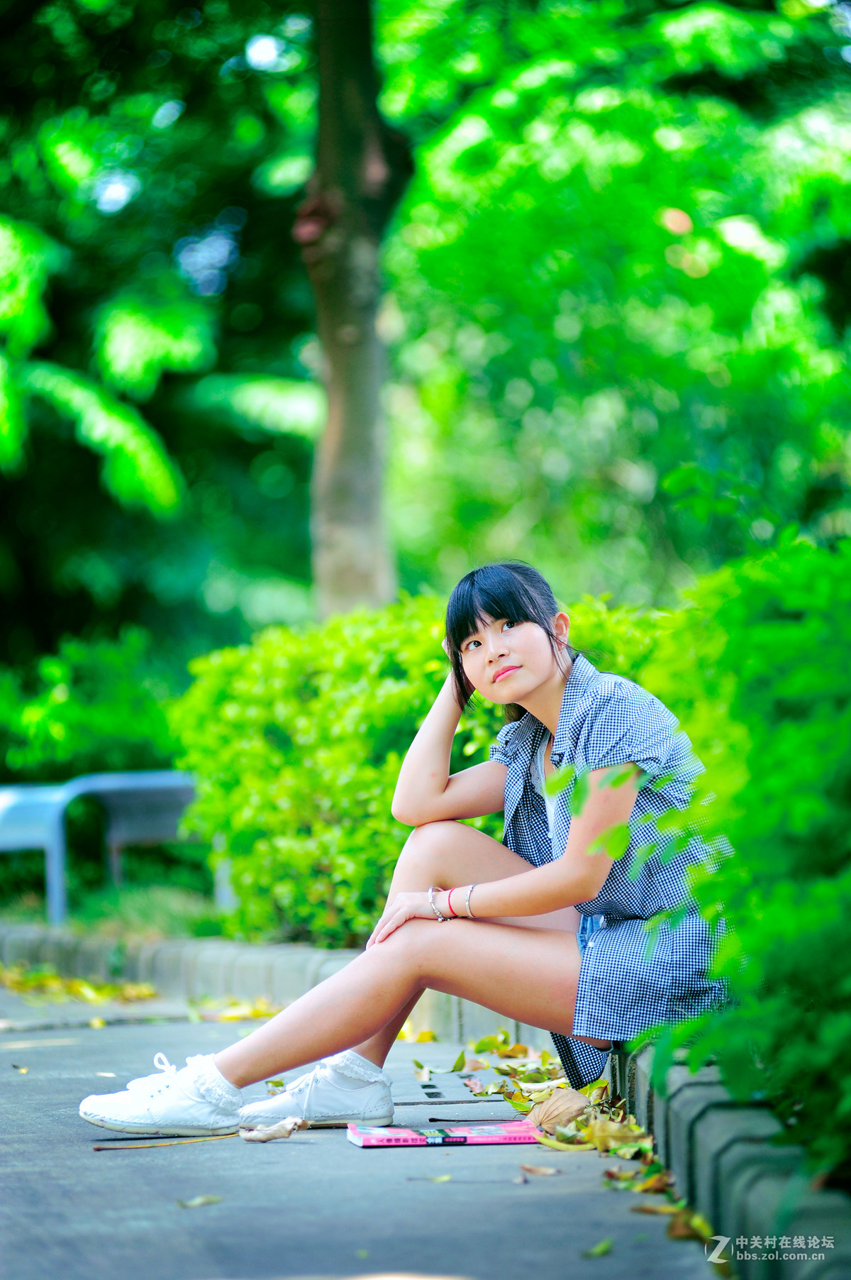 刚进的小钢炮就找了个妹子拍人像