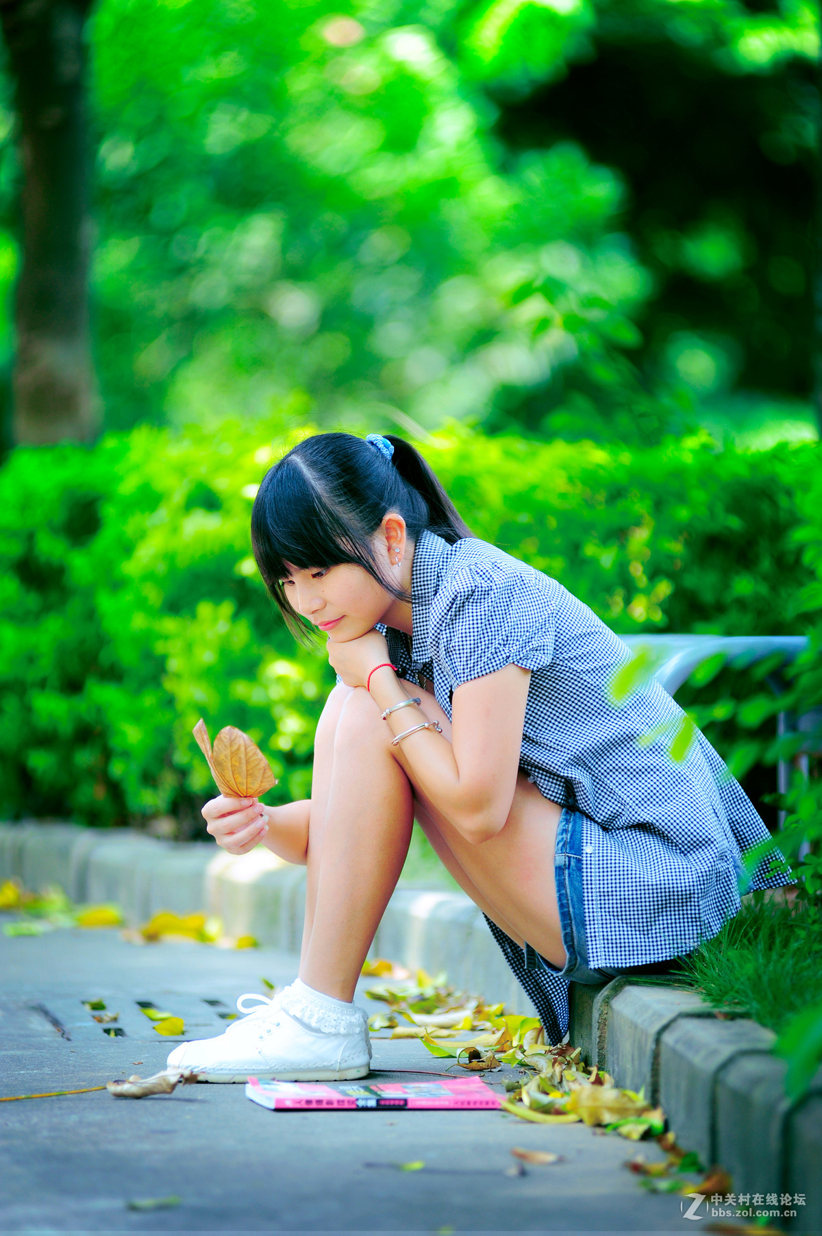 刚进的小钢炮就找了个妹子拍人像