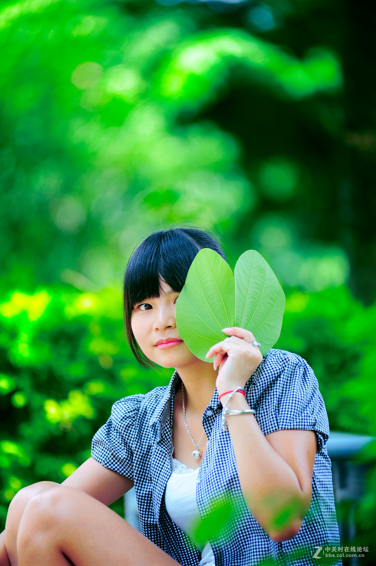 刚进的小钢炮就找了个妹子拍人像
