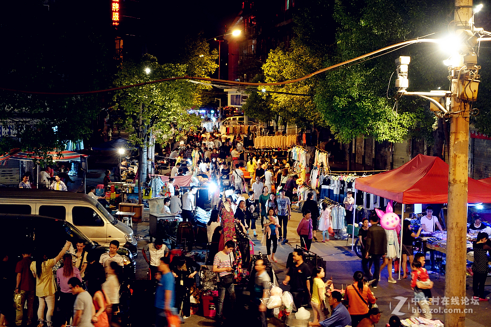 汉正街夜市。