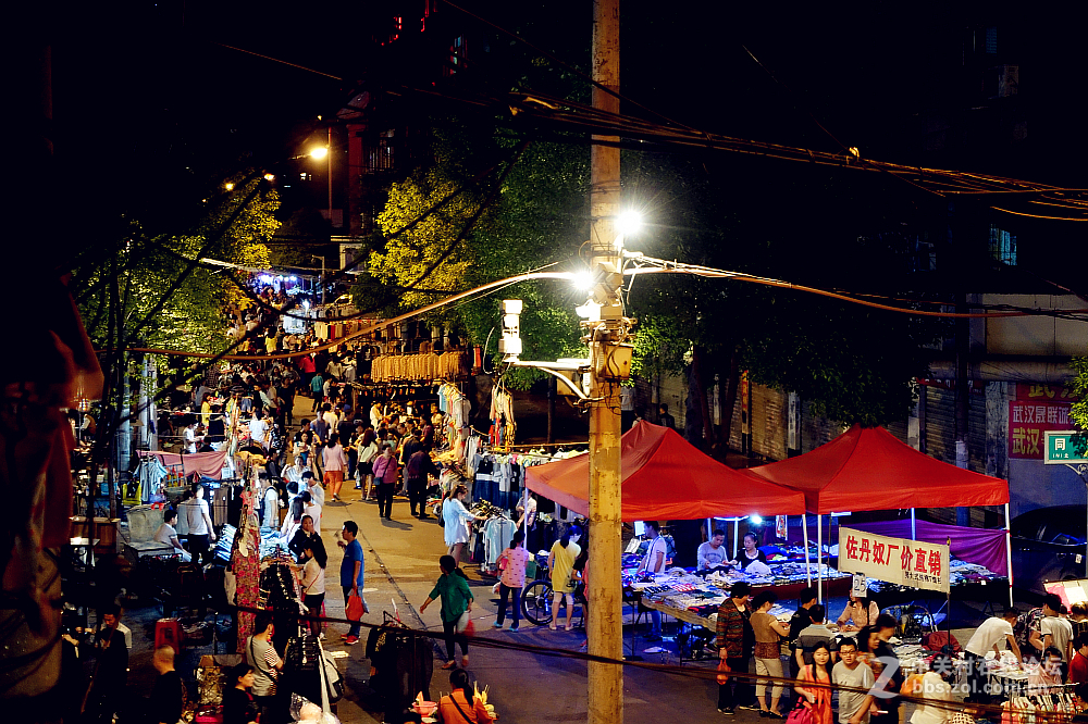 汉正街夜市。