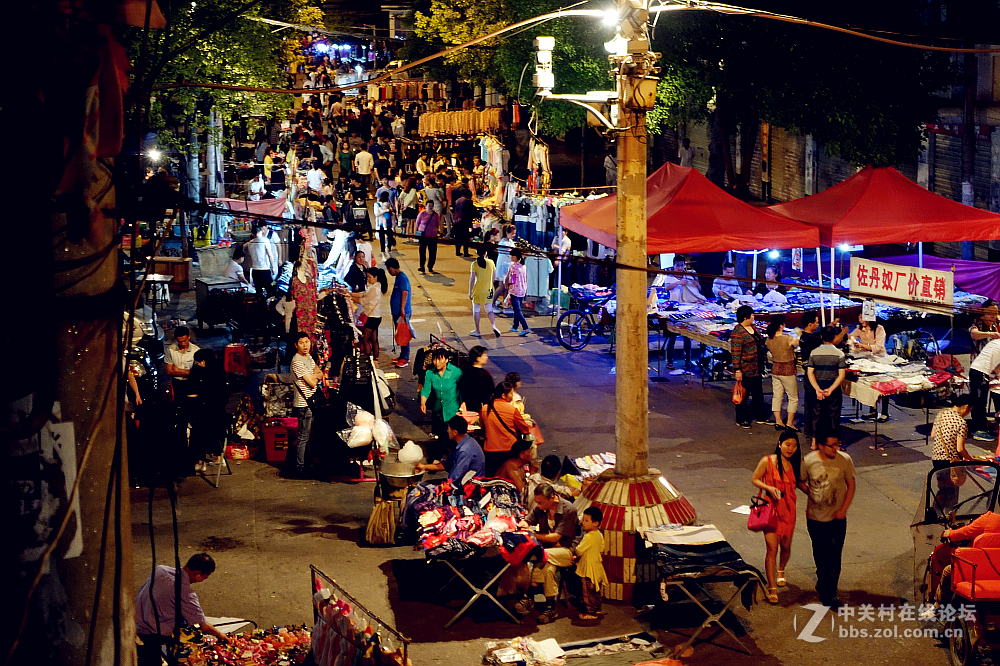 汉正街夜市。