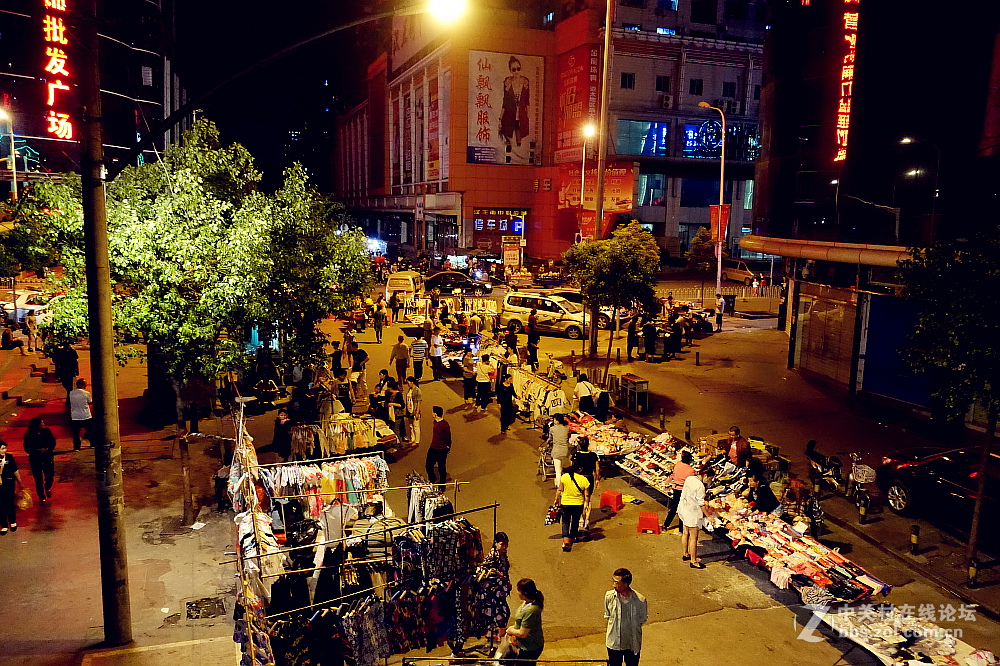 汉正街夜市。