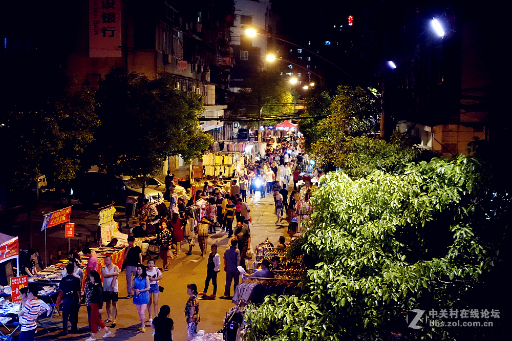 汉正街夜市。