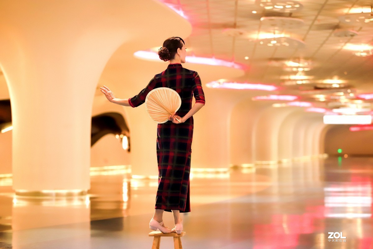 舞蹈达人----板凳与扇子